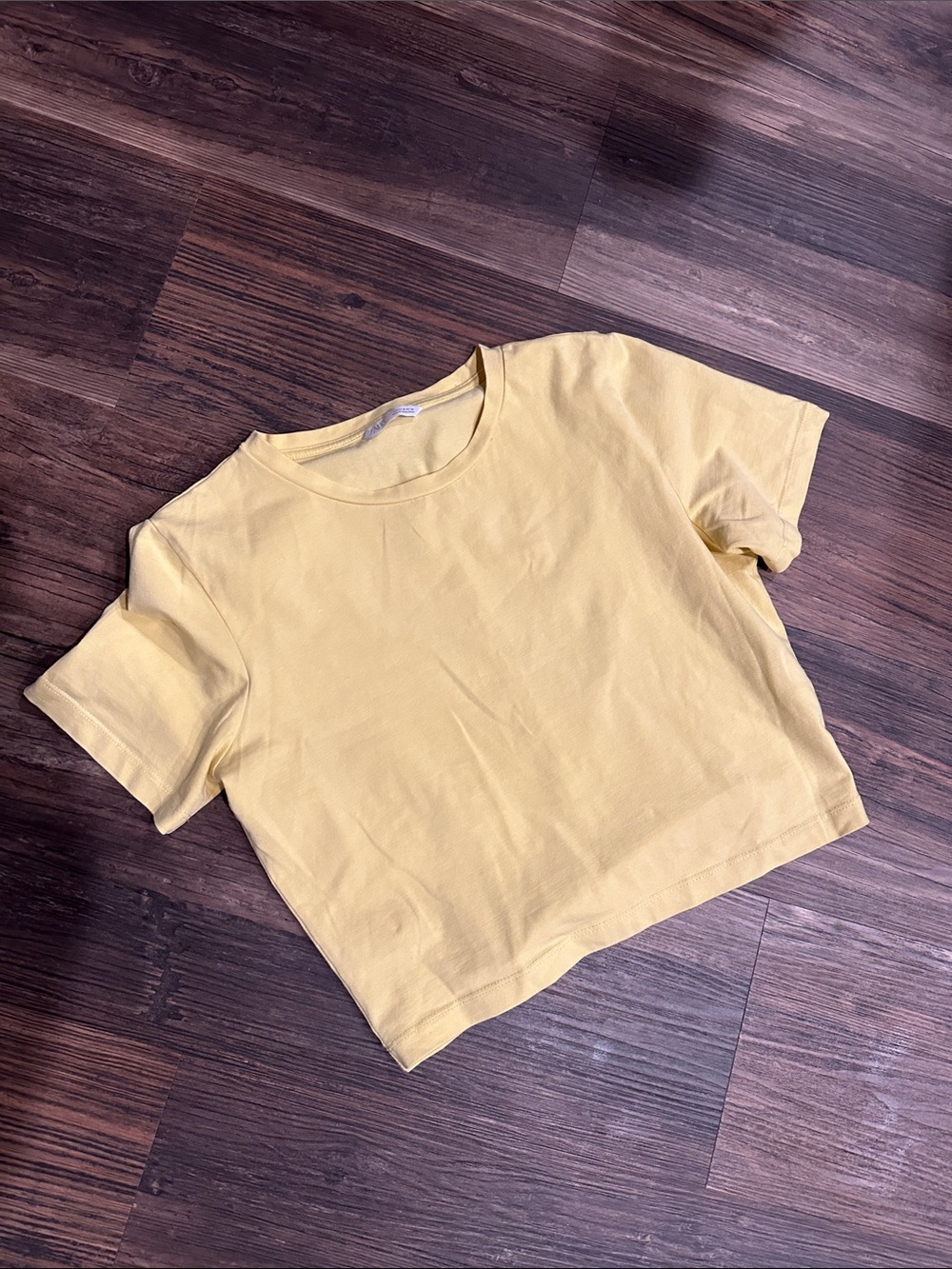 Zara Light Butter Yellow Crop T-Shirt size M